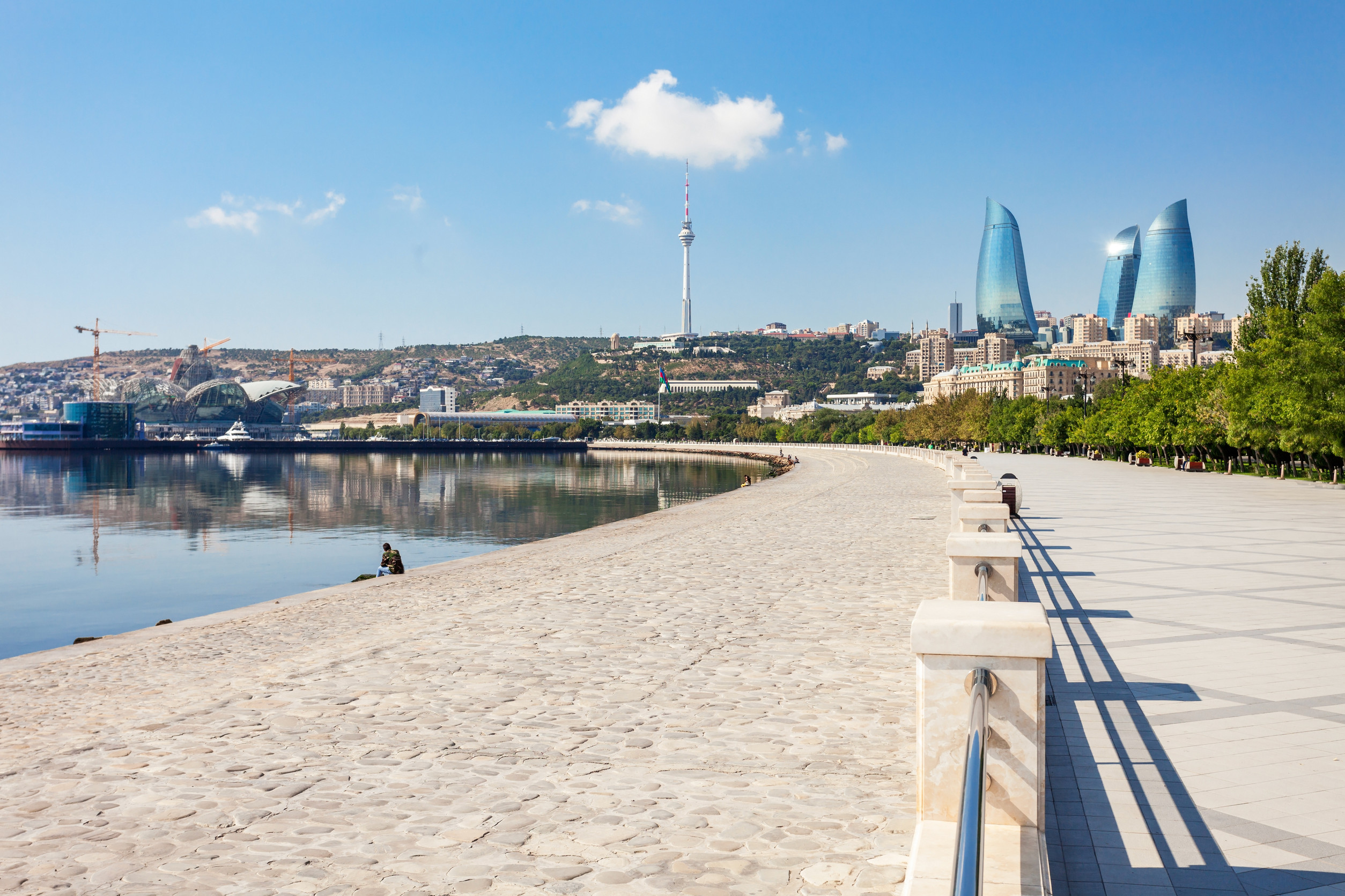 boulevard de Bakou sur le quai de la mer Caspienne Bakou est la capitale et la plus grande ville d'Azerbaïdjan boulevard de Bakou sur le quai de la mer Caspienne Bakou est la capitale et la plus grande ville d'Azerbaïdjan