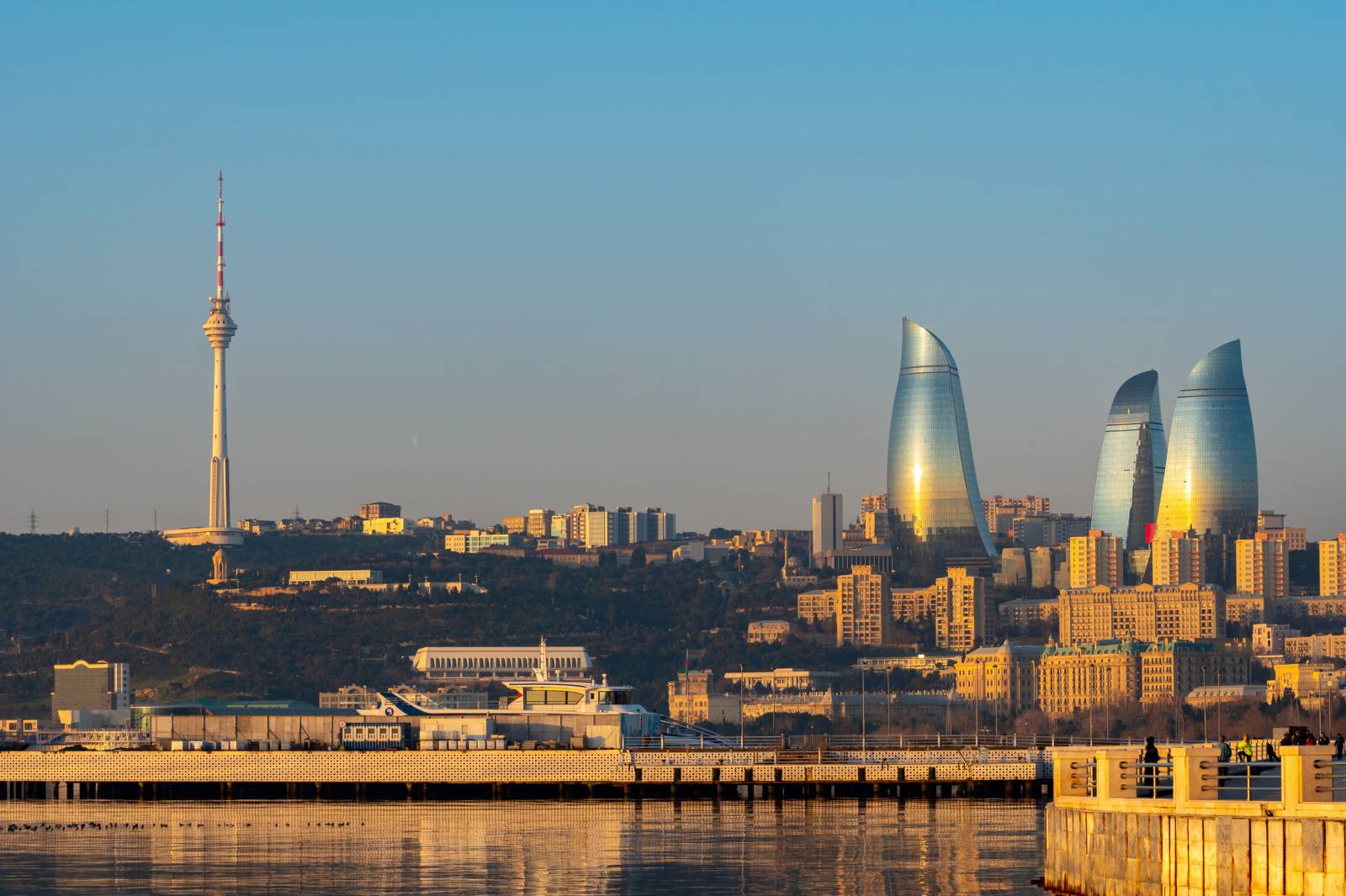 Bakou est la capitale et la plus grande ville d'Azerbaïdjan